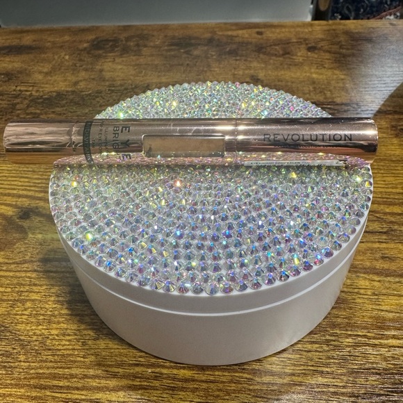 Tan Eye Bright Concealer - Picture 1 of 4